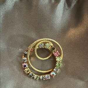 Vintage Elegant Gold-Tone Spiral broocg with Multicolor Crystals